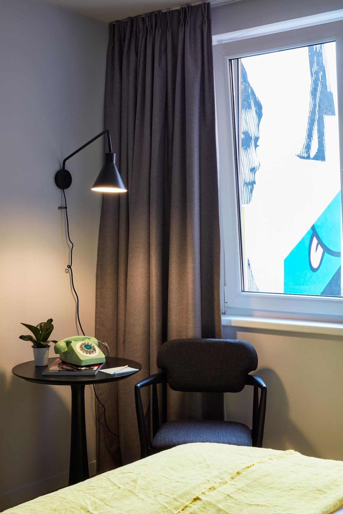 Max Brown 7th District, Part Of Sircle Collection 4* Wien
