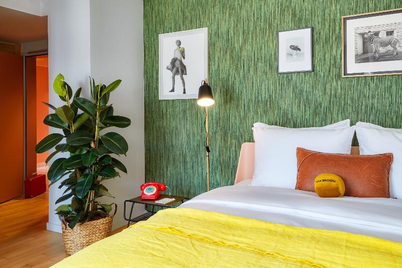 Max Brown 7th District, Part Of Sircle Collection 4* Wien